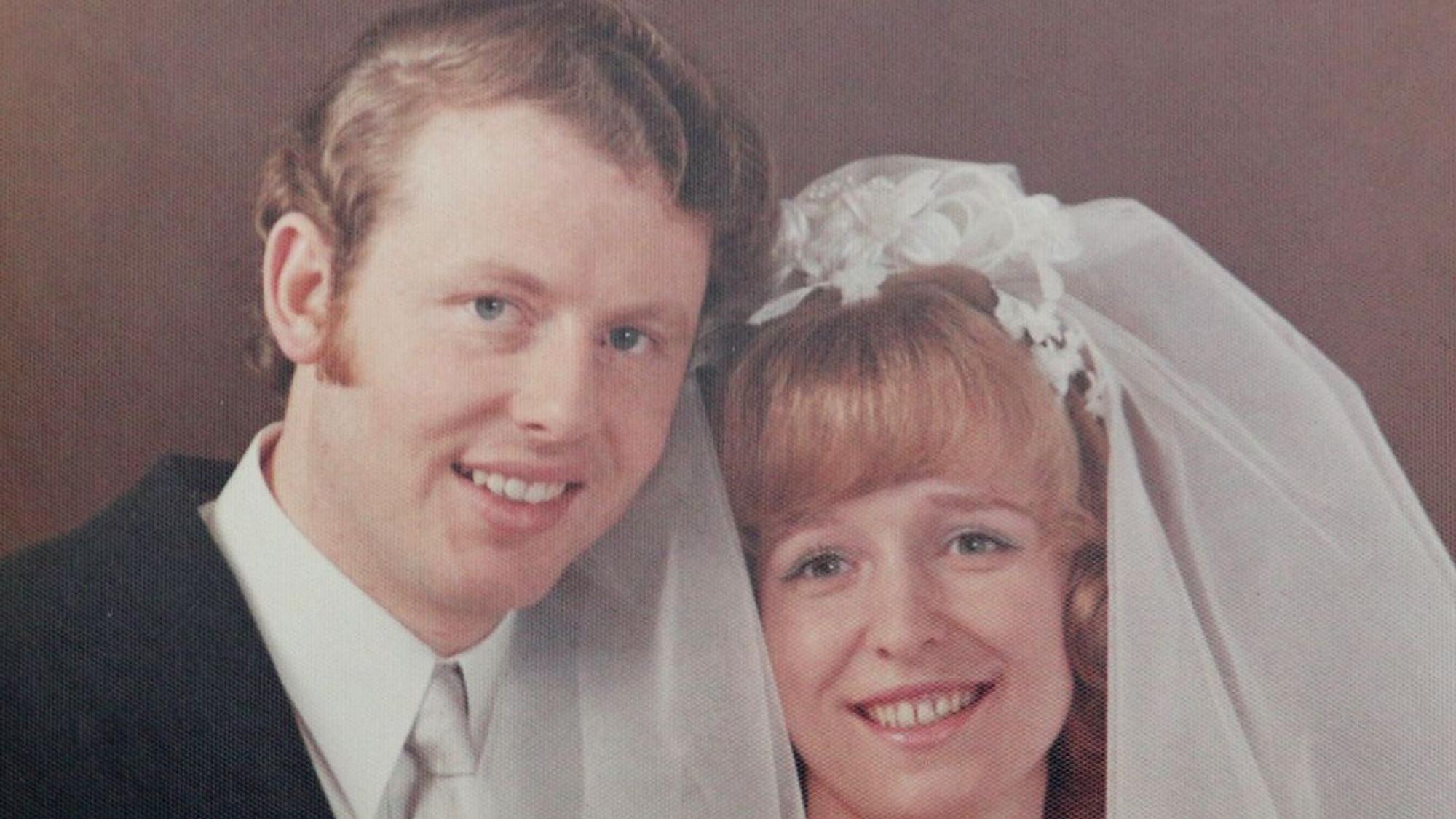 Das Brautpaar bei ihrer Hochzeit 1973.