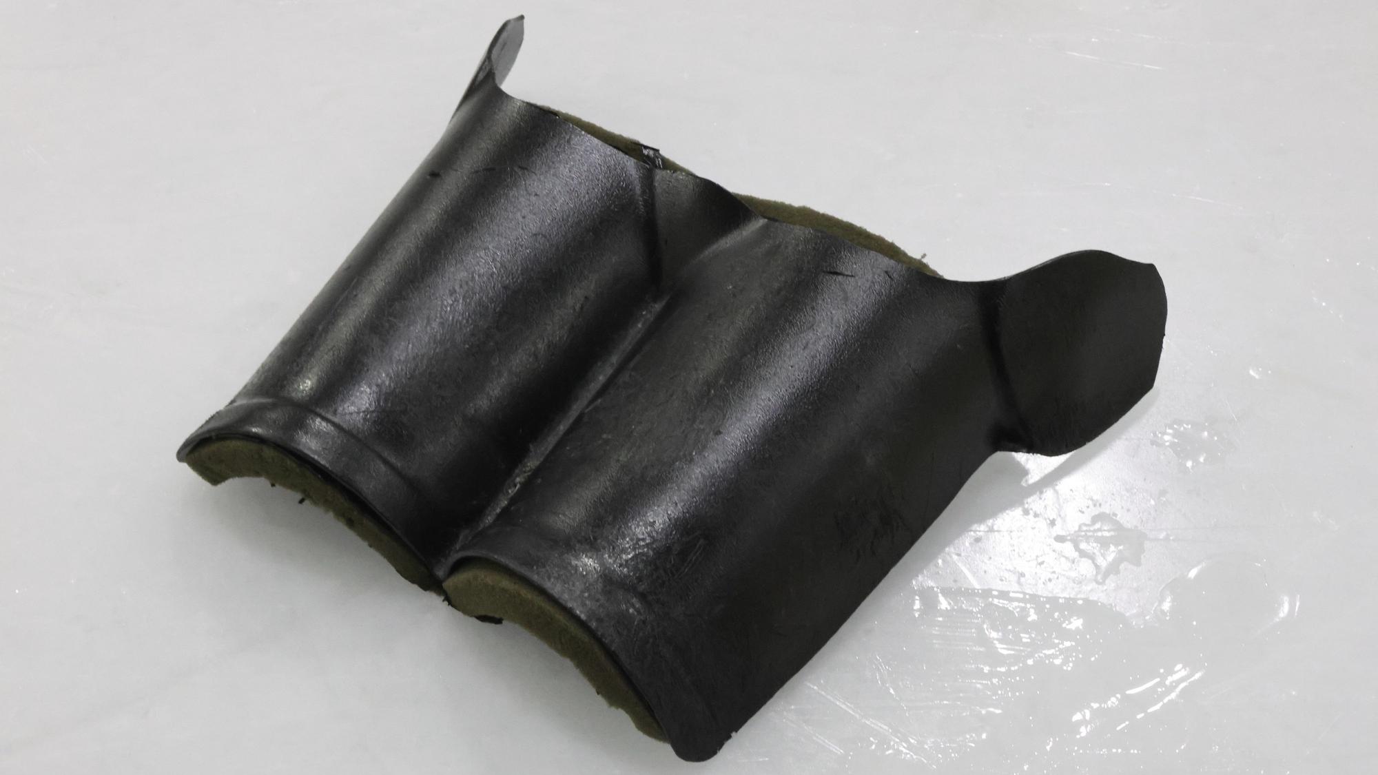 Oberschenkelschutz aus Schaumstoff.