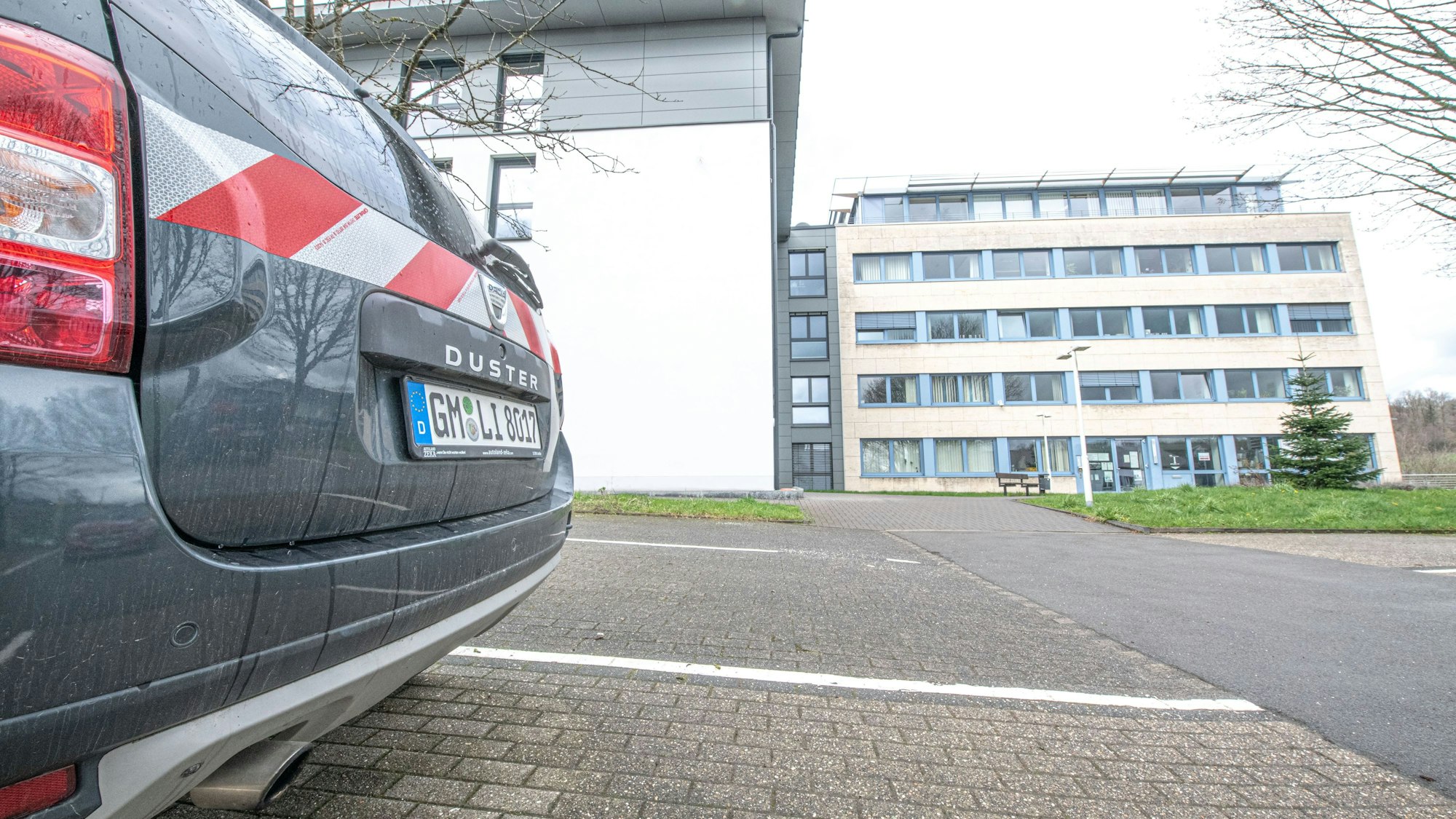 Eines der elf Fahrzeuge der Lindlarer Verwaltung, allesamt Verbrenner.