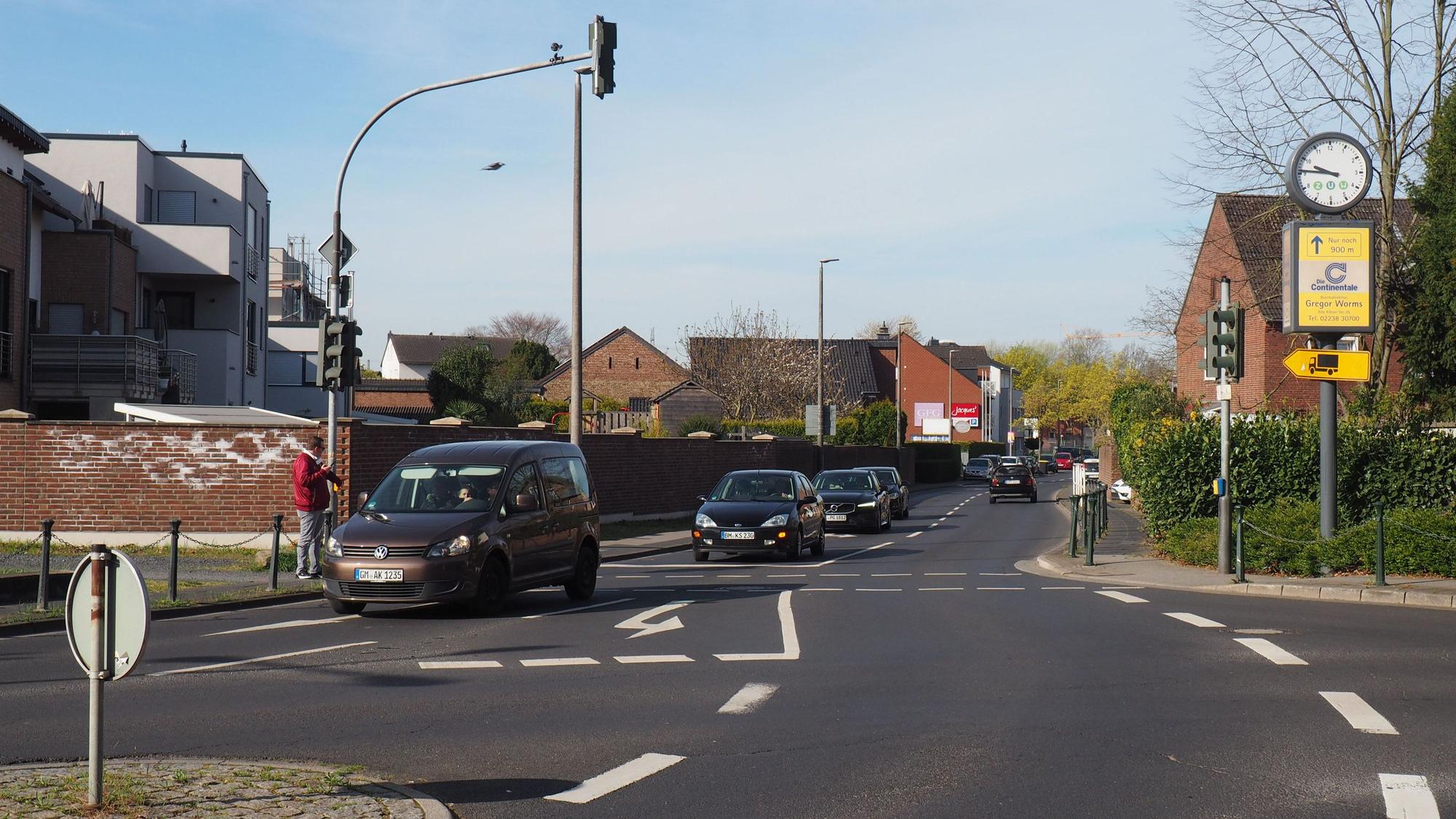 Die Venloer Straße/Ecke Steinstraße.