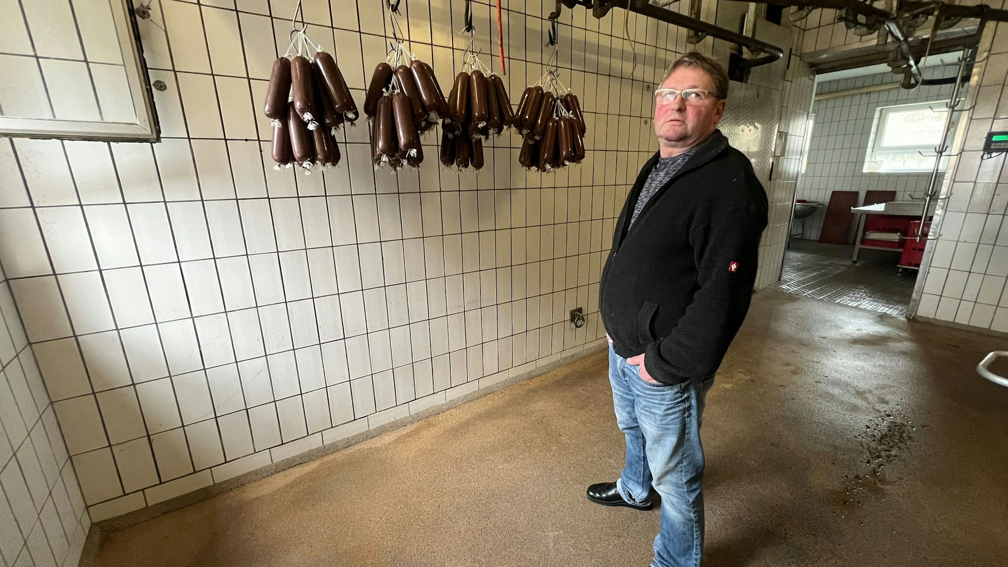 Frank Prill im Schlachtraum seiner Metzgerei.