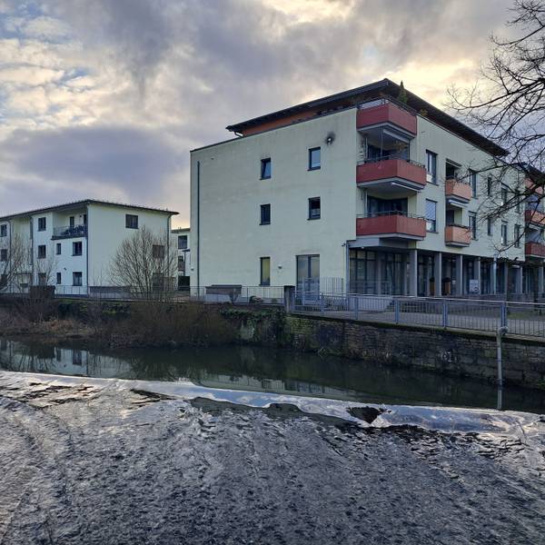 Das Wupperufer am Hausmannsplatz.