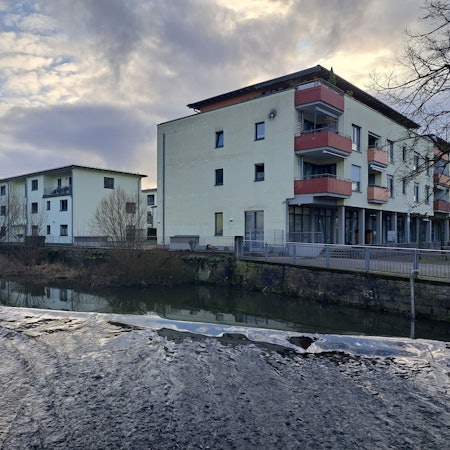 Das Wupperufer am Hausmannsplatz.