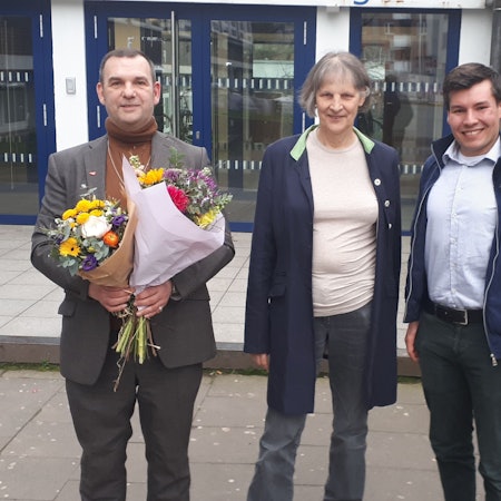 Markus Frank (l.), Bezirksbürgermeisterin Diana Siebert und Marc Urmetzer