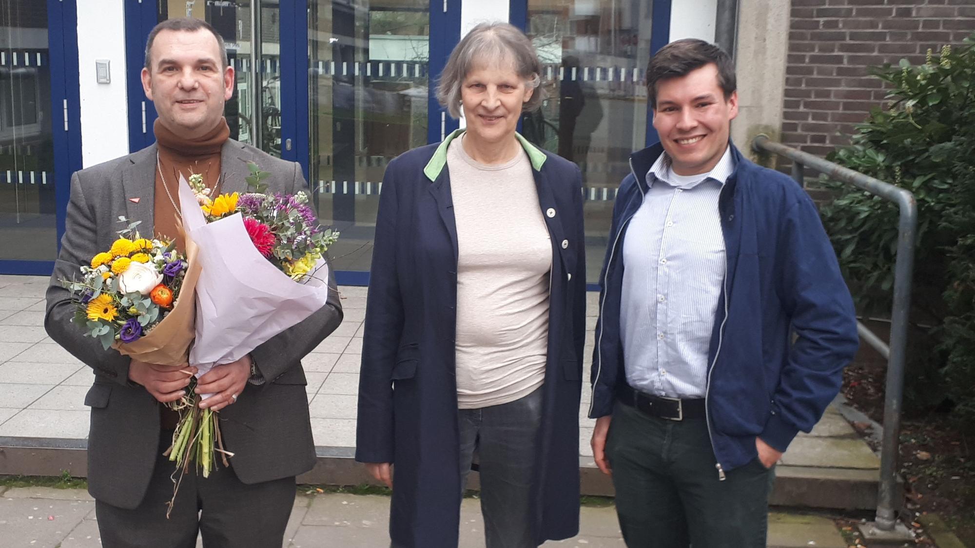 Markus Frank (l.), Bezirksbürgermeisterin Diana Siebert und Marc Urmetzer