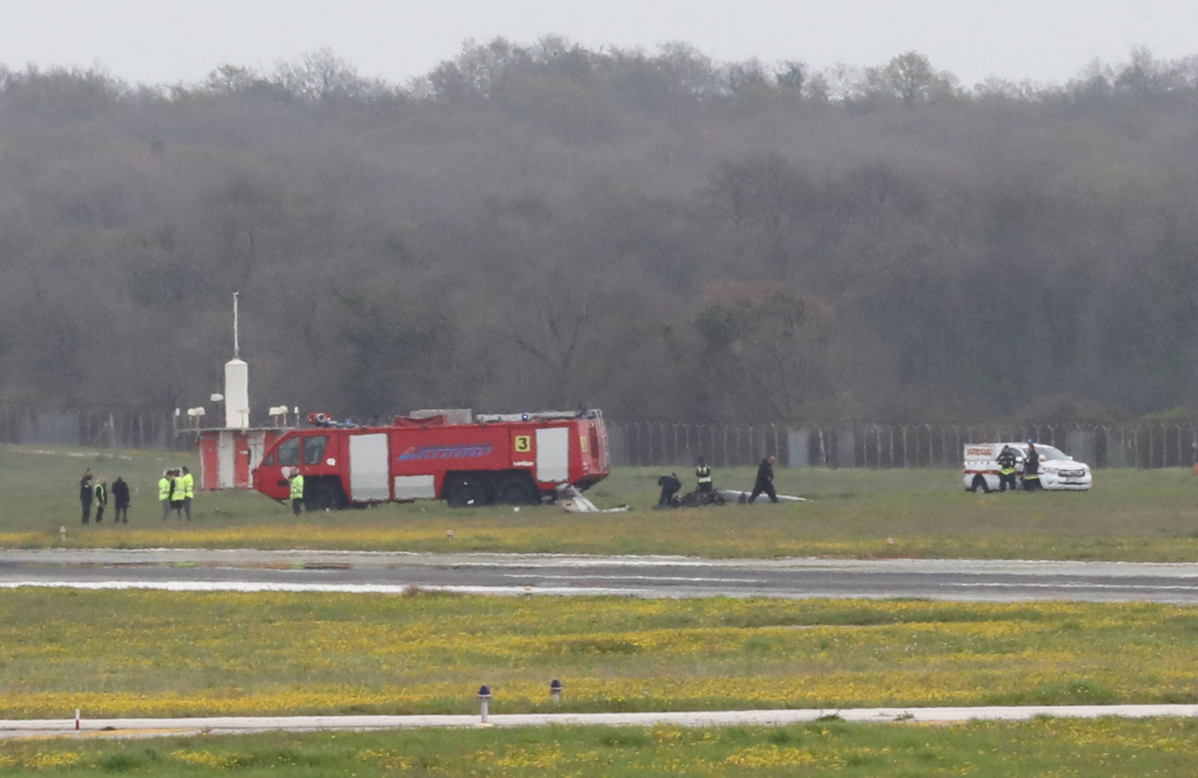 Zwei Menschen sind bei einem Flugzeugabsturz in Kroatien gestorben. Ein kleines Privatflugzeug mit deutschem Kennzeichen stürzte am 31. März 2023 während des Starts auf dem Flughafen Pula ab.