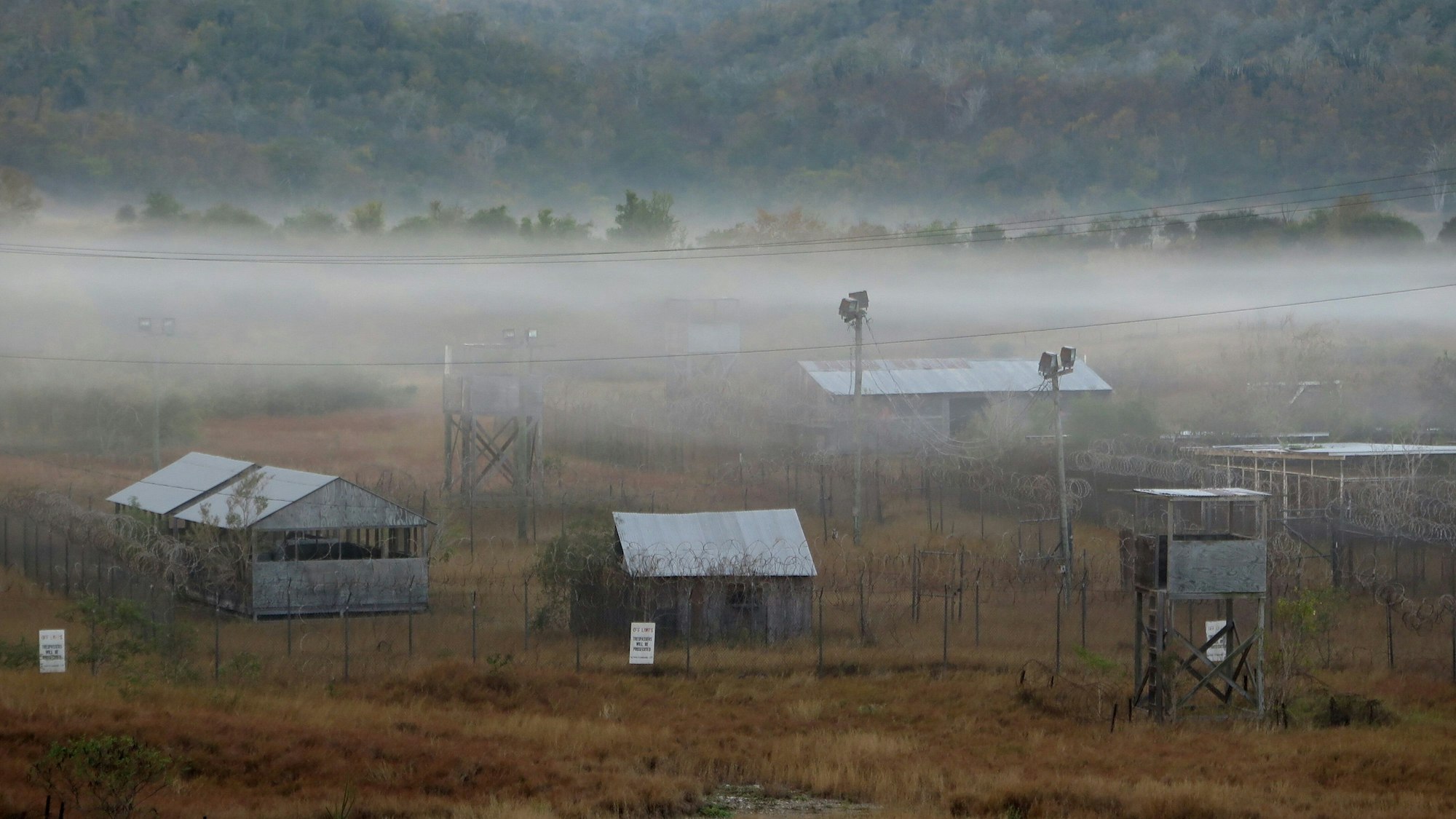 Guantánamo: Das ehemalige Camp X-Ray liegt im Morgennebel. Am 11. Januar 2002 kamen hier die ersten Guantánamo-Gefangenen an, schon nach wenigen Monaten wurde es wieder geschlossen. (Archivbild)