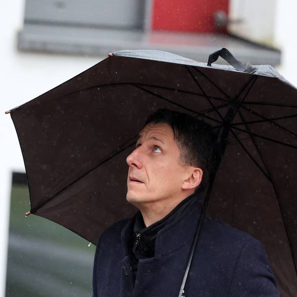 Banger Blick nach Lausanne: Der Kölner Sport-Geschäftsführer Christian Keller.