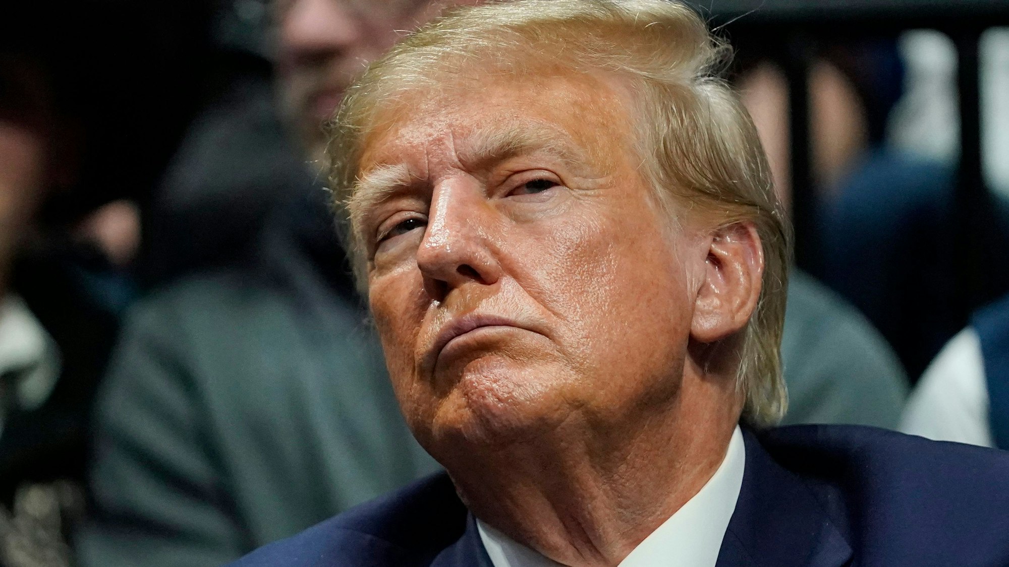 Donald Trump beim Besuch eines Wrestling-Events Mitte März in Tulsa. Gegen den ehemaligen US-Präsidenten wurde Anklage erhoben.