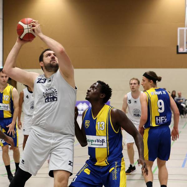 Deutzer TV vs. Hagen Haspe, Basketball, Regionalliga, Mitte: Christian Fröhlingsdorf (Deutz), 21.10.2022, Bild: Herbert Bucco