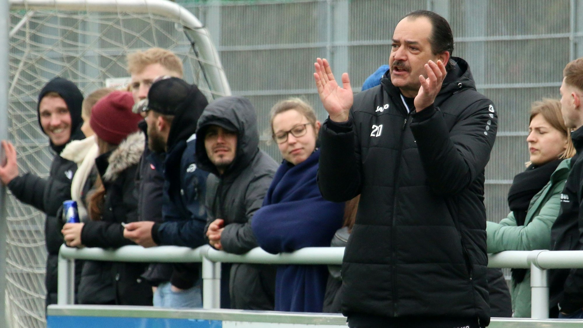 Lobte die Lauf- und Kampfbereitschaft: Interimscoach Dirk Scheer.