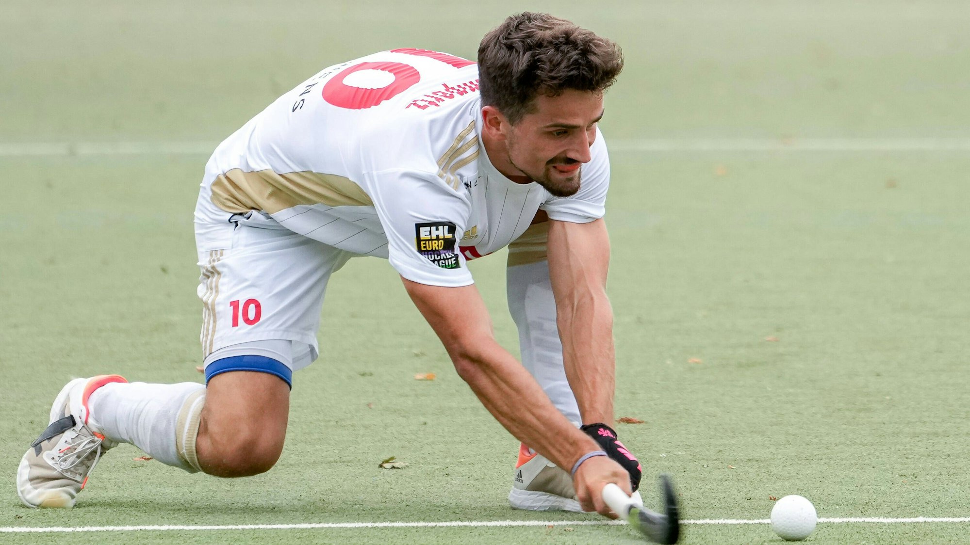 Moritz Trompertz KTHC, 10, am Ball, Freisteller, Ganzkörper, Einzelbild, Einzelfoto, Aktion, Action, 19.08.2022, Mannheim Deutschland, Hockey, SummerCup 2022, Herren, Rot-Weiss Köln - KHC Dragons *** Moritz Trompertz KTHC, 10 , on the ball, crop, full body, single image, single photo, action, action, 19 08 2022, Mannheim Germany , Hockey, SummerCup 2022, Men, Rot Weiss Köln KHC Dragons xozx