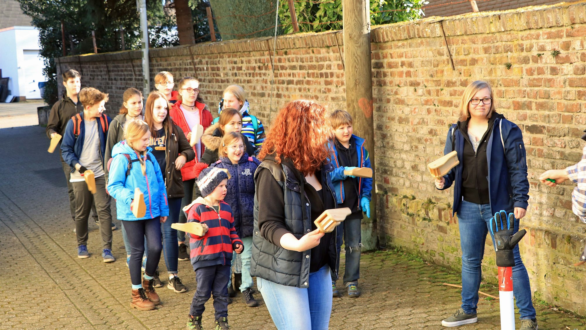 Seit Jahrzehnten pflegen die Kleinkönigsdorfer das „Raspeln“ an den Ostertagen.