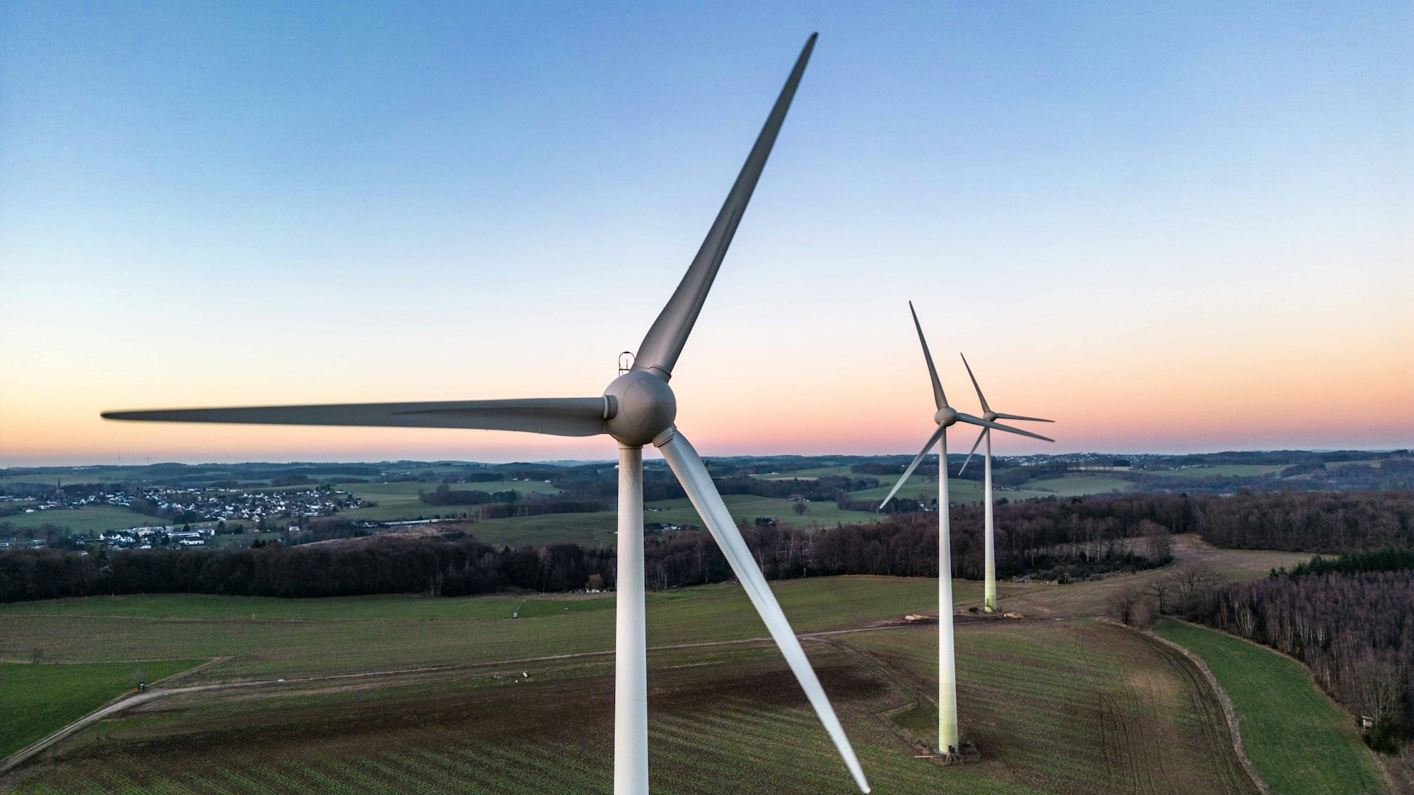 In Wipperfürth-Dörpinghausen stehen drei Windräder.