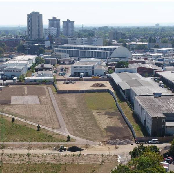 03.04.2023 Pionierpark in der Parkstadt Süd. Hinten links geplanter Sportpionierpark.
