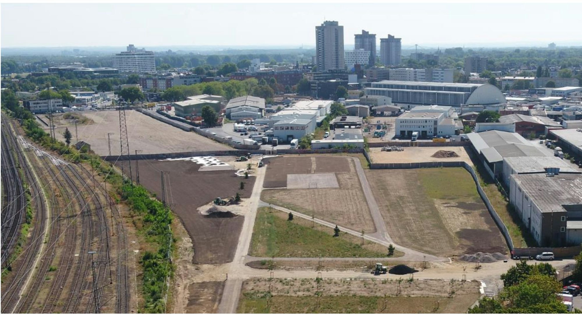 03.04.2023 Pionierpark in der Parkstadt Süd. Hinten links geplanter Sportpionierpark.