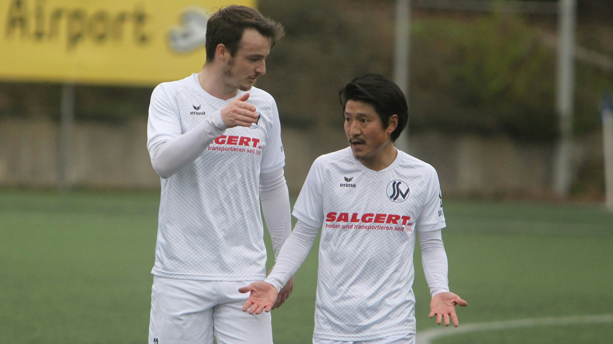 Julian Fälber (links) und Taira Tomita vom Siegburger SV 04.