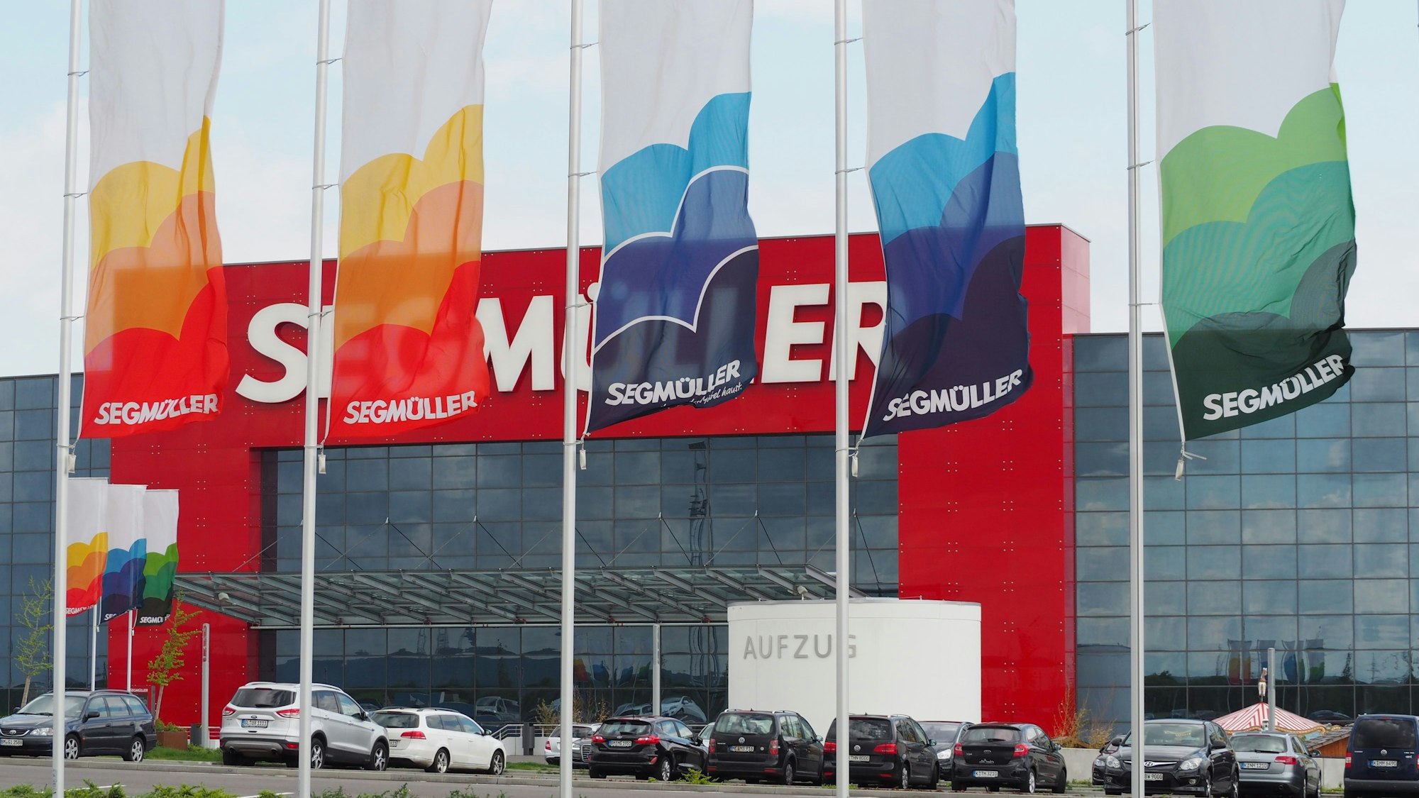 Das Bild zeigt das Einrichtungshaus Segmüller in Pulheim.
