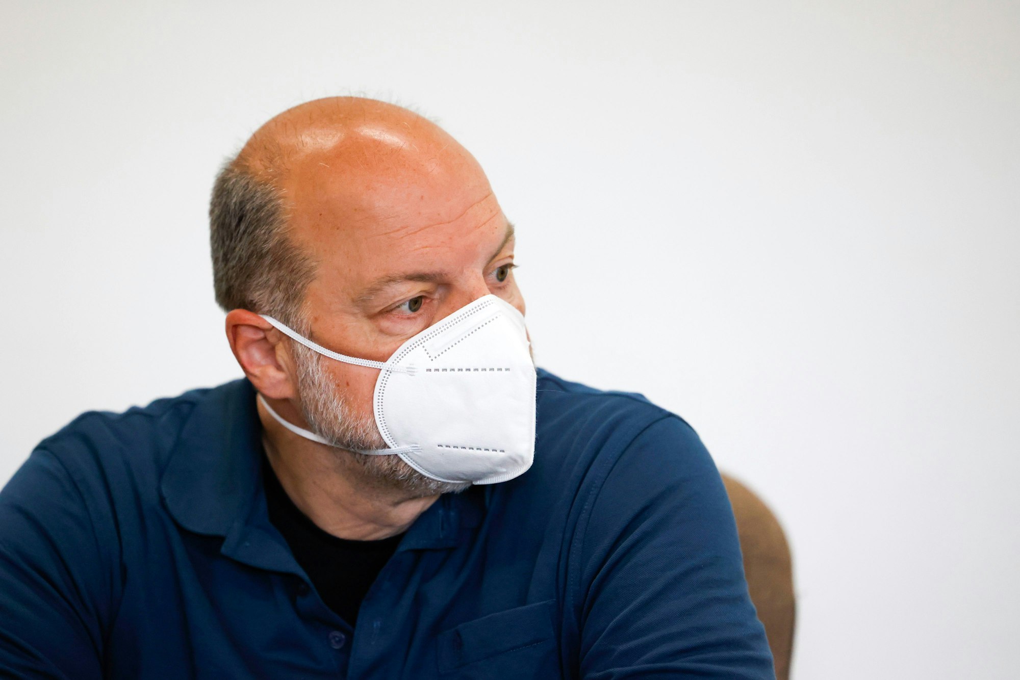 Der Angeklagte Thomas Drach sitzt auf der Anklagebank im Kölner Landgericht.