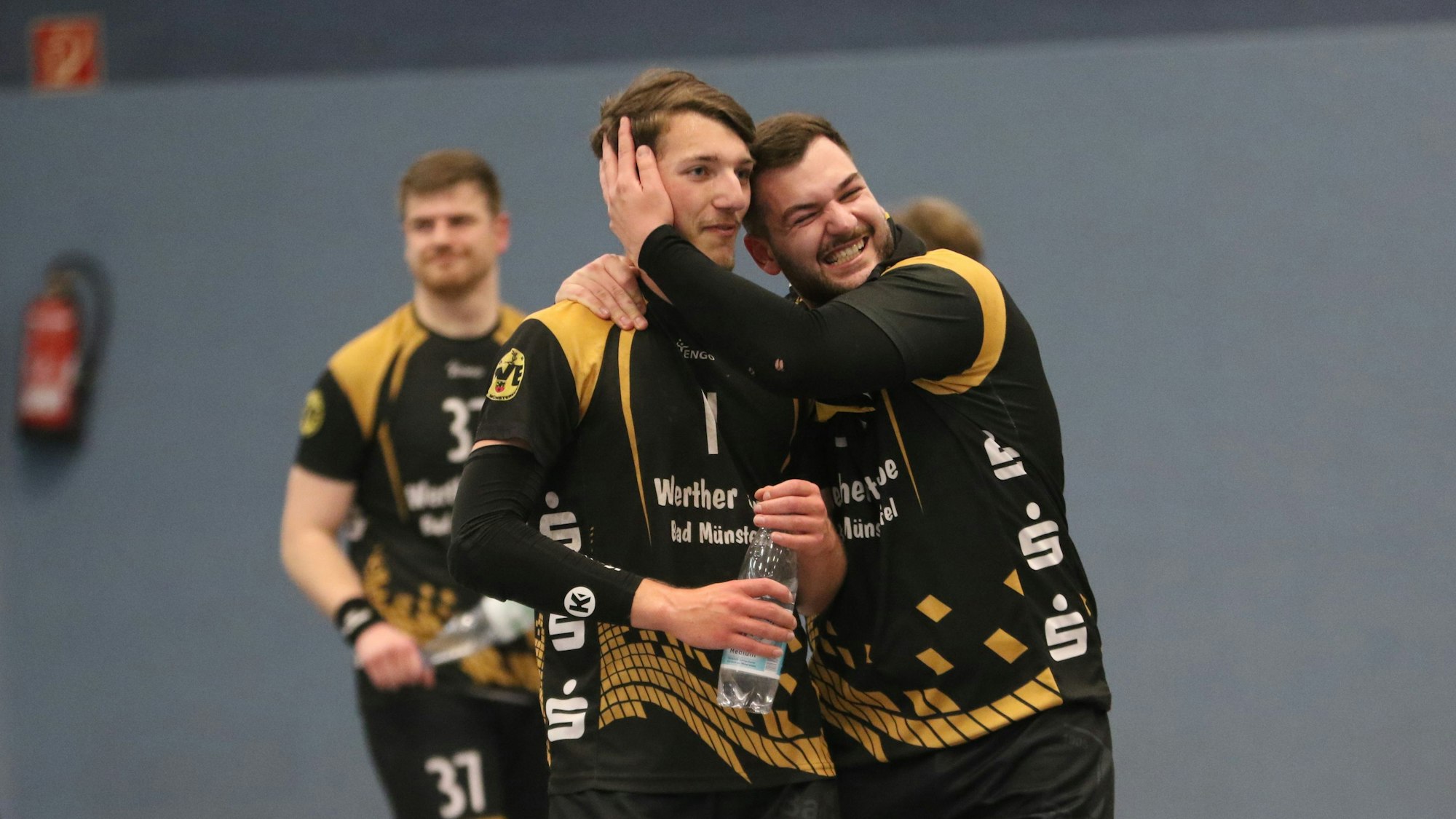 Hatten schon zur Halbzeit gut lachen: Laurent Smakolli (r.) und Florian Reimbold.