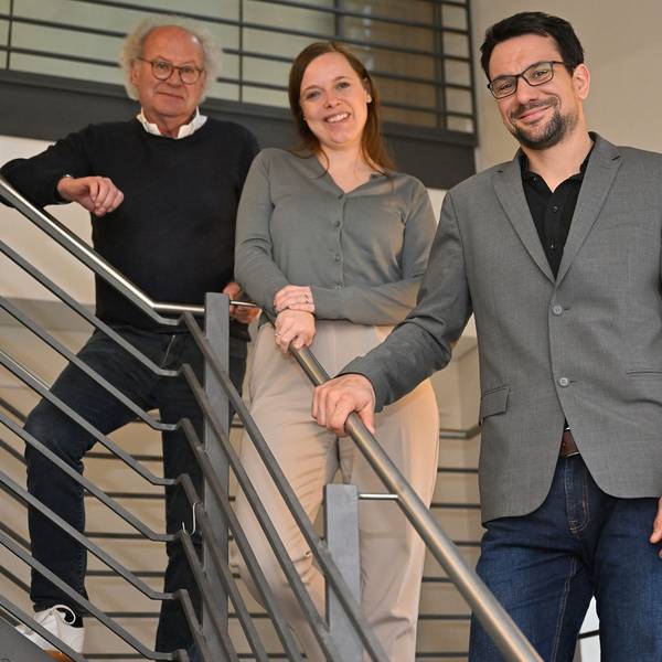 Die Geschäftsführer Berthold Kalsbach (l.) und Christian Welsch arbeiten im Team mit Schloss-Managerin Lisa-Ann Wittkopf.