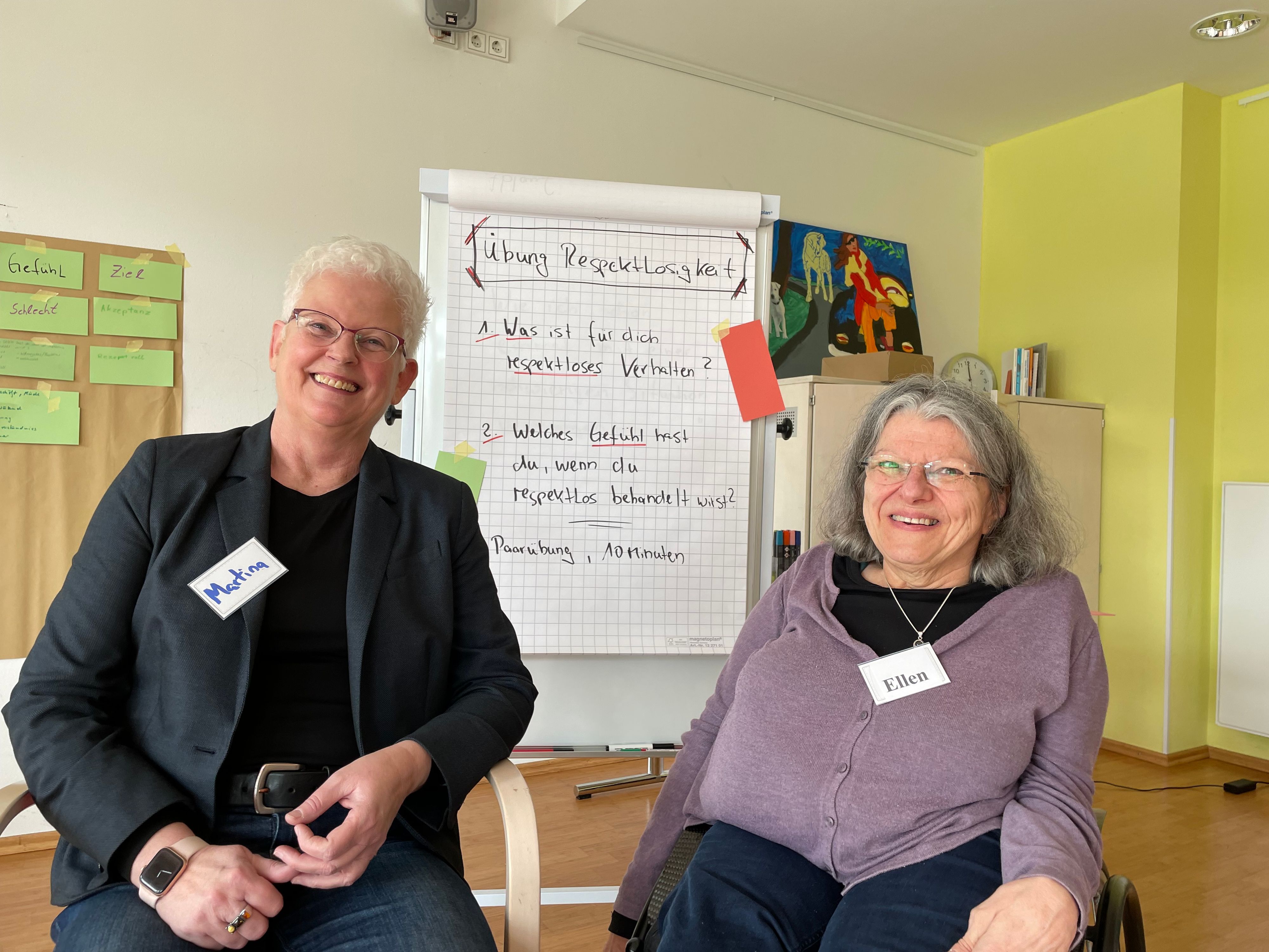 Die Diplom-Sozialwissenschaftlerin Martina Bünger (l.) und die Systemische Beraterin Ellen Romberg (r.) bilden Menschen mit Handicap weiter