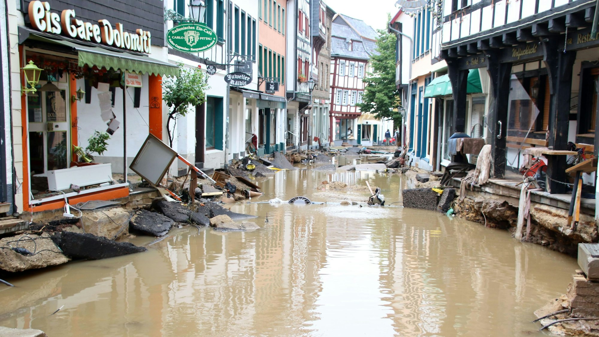 Bad Münstereifel Innenstadt steht unter Hochwasser