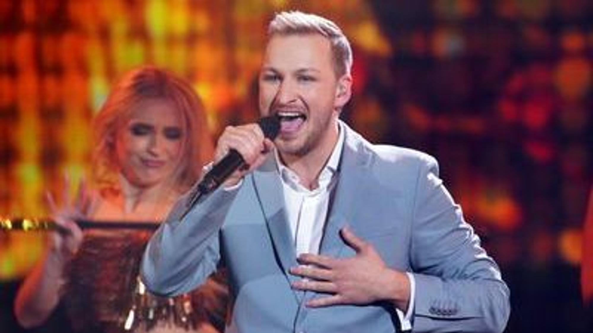 David Leischik aus Hürth auf der DSDS-Bühne