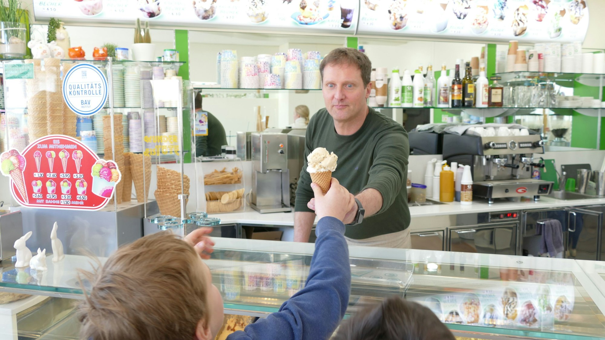 Eisdielen im Rhein-Sieg-Kreis
Francesco Provvedi in seinem Eiscafé "Panciera" in Neunkirchen.