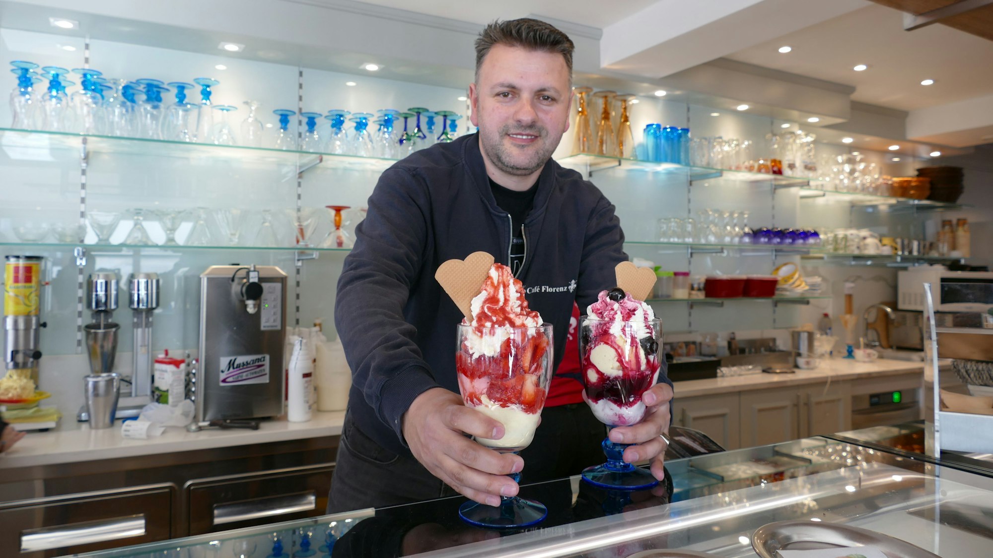Bekim Ferati im Eiscafé Florenz in Lohmar