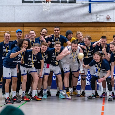 Die strahlenden Pokalsieger des Deutzer TV