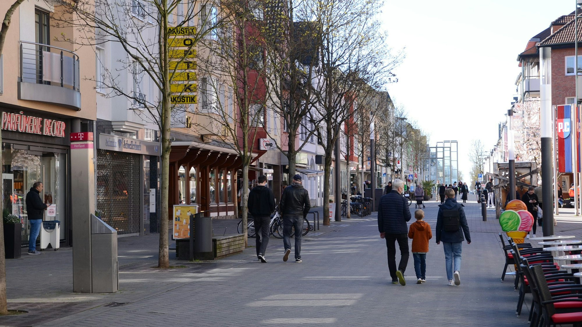 Für die Innenstadt Troisdorf wird ein neuer Masterplan entwickelt; Impressionen aus der Fußgängerzone