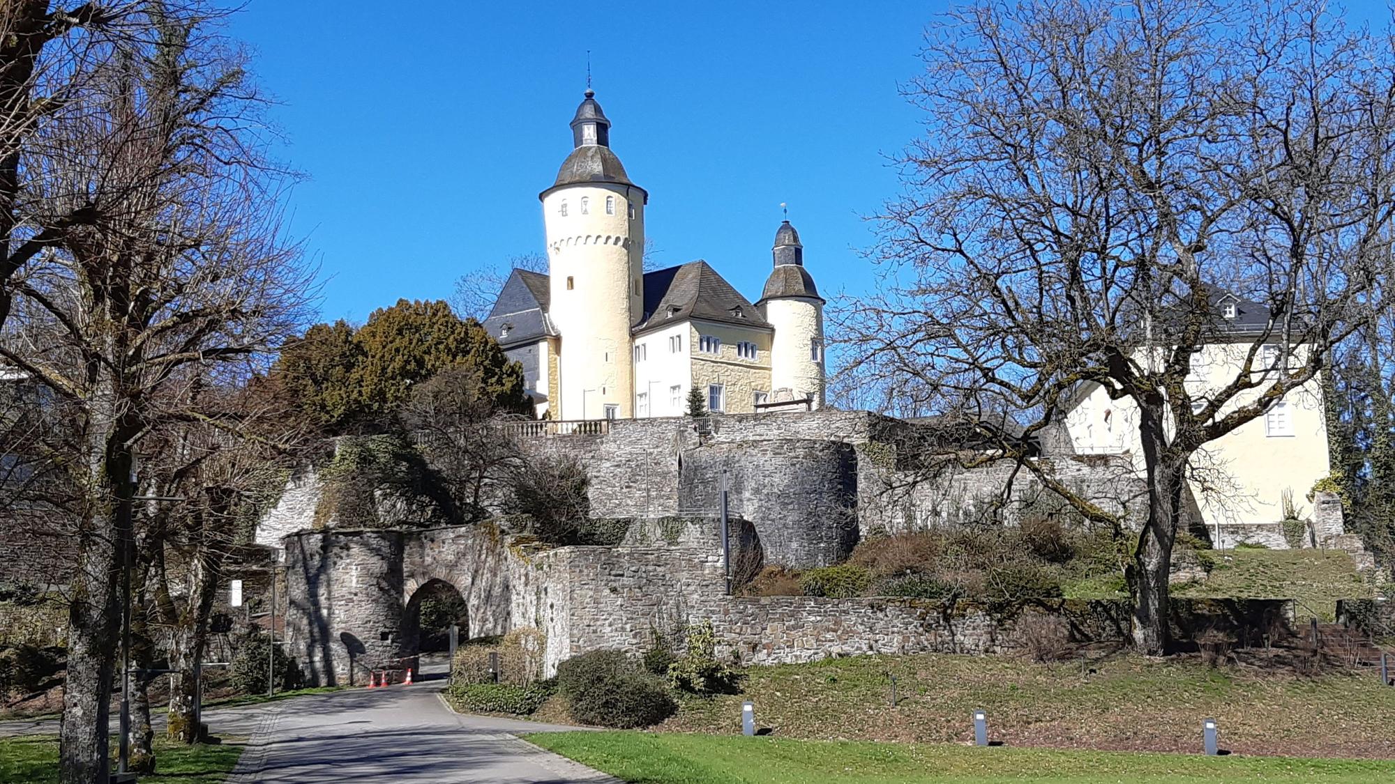 Wanderung durch Haferspanien auf einer Schlossblicke-Tour