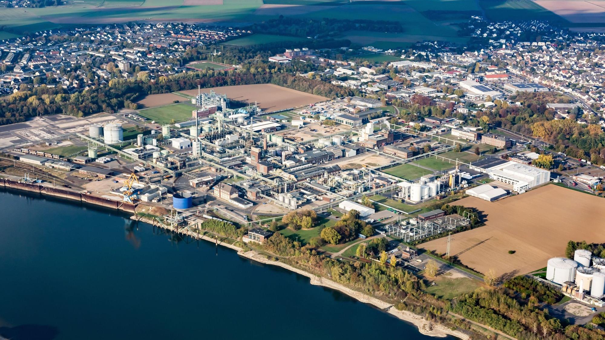 Eine Luftaufnahme des Evonik-Areals in Niederkassel-Lülsdorf.