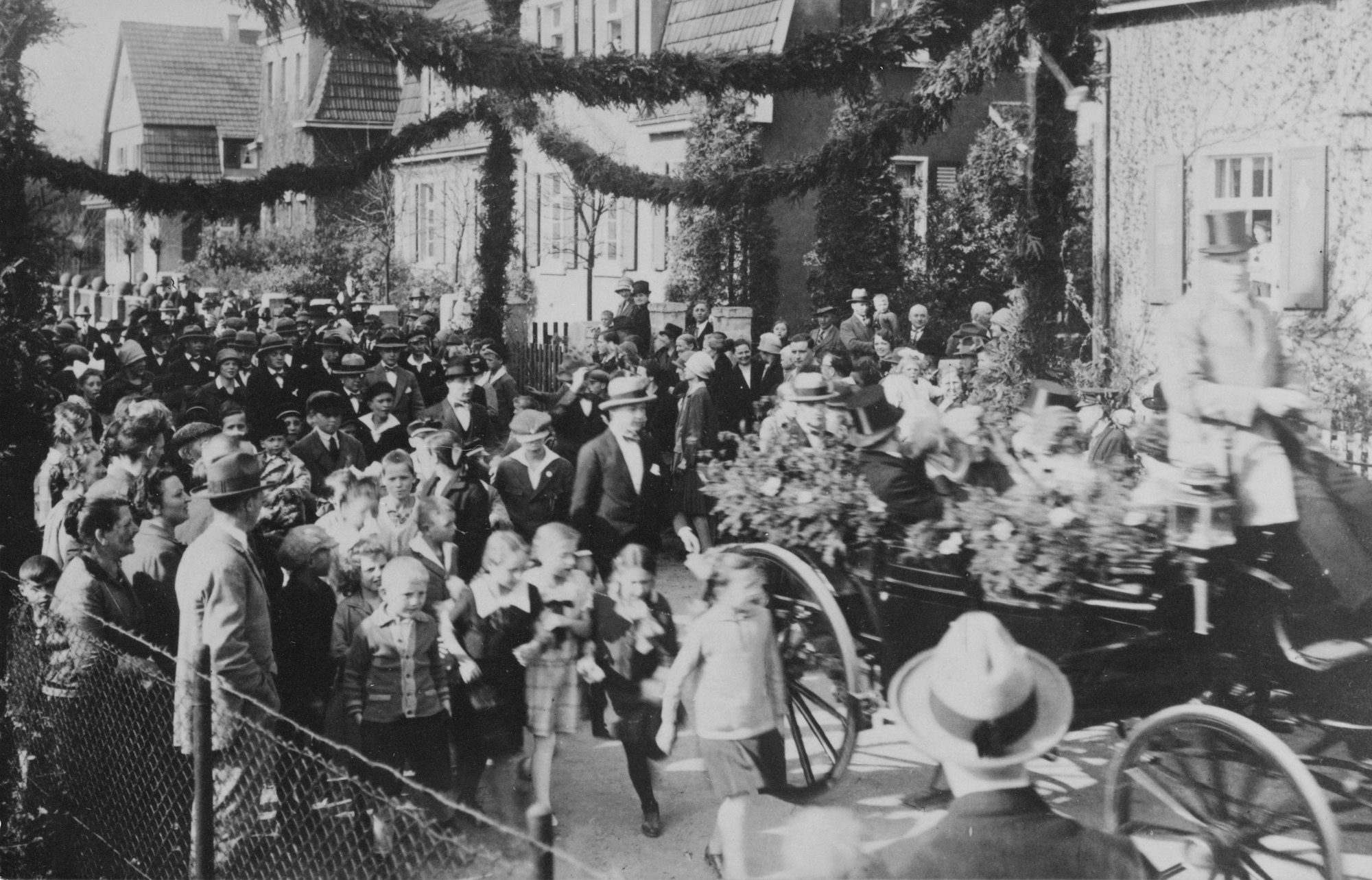 Große Feste musste man sich leisten können in den Tagen nach dem Ersten Weltkrieg. Selbst wer Geld hatte, hatt damit nicht unbedingt Waren.