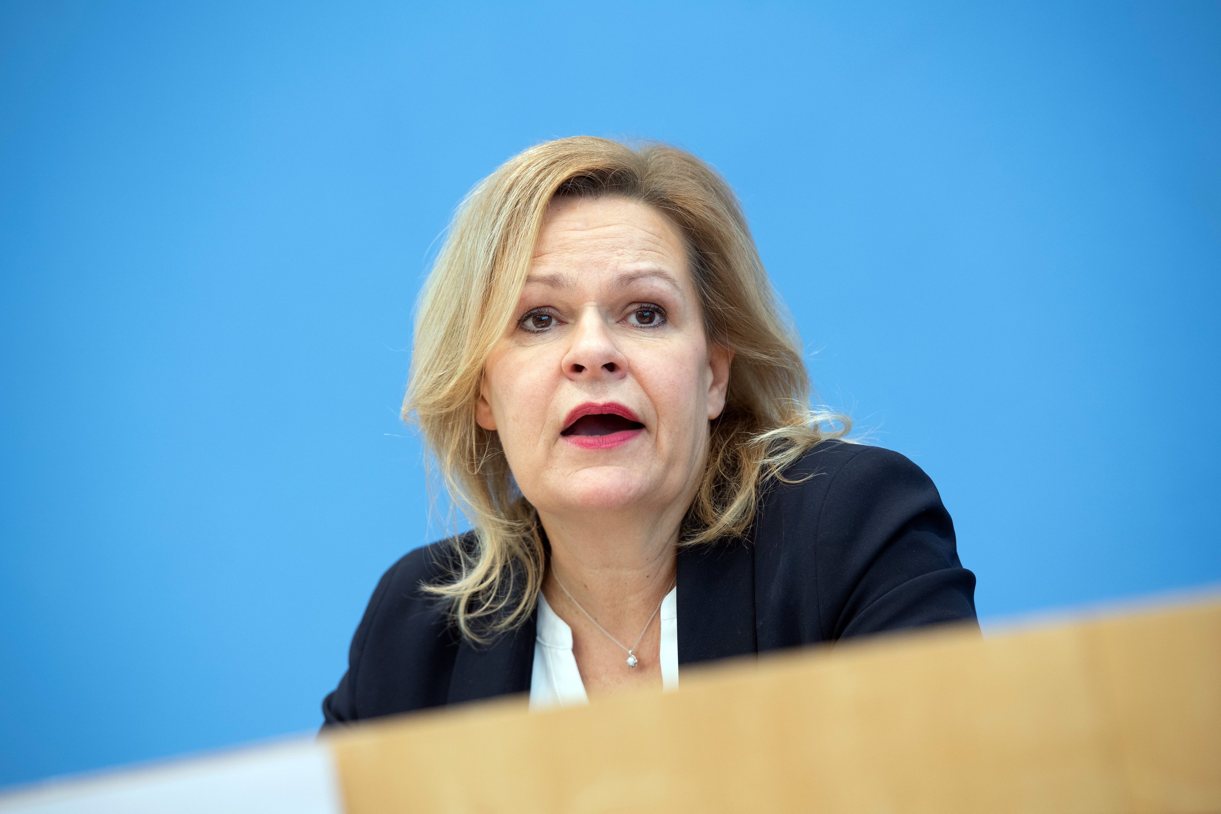 Bundesinnenministerin Nancy Faeser (SPD) stellt in der Bundespressekonferenz die Kriminalstatistik für das vergangene Jahr vor.