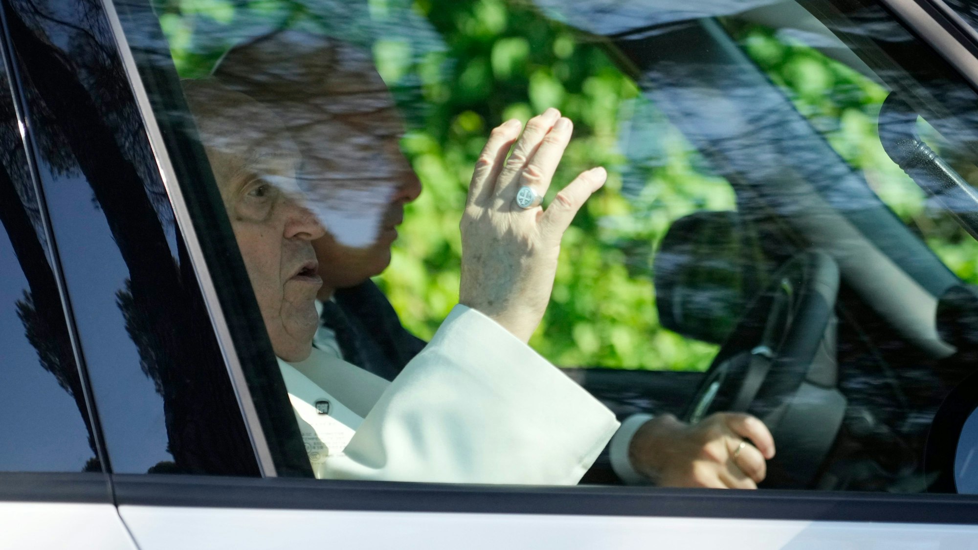 Papst Franziskus kommt im Jugendgefängnis von Casal del Marmo an, um der Abendmahlsmesse zum Gedenken an das letzte Abendmahl Jesu mit seinen Jüngern in Rom vorzustehen.