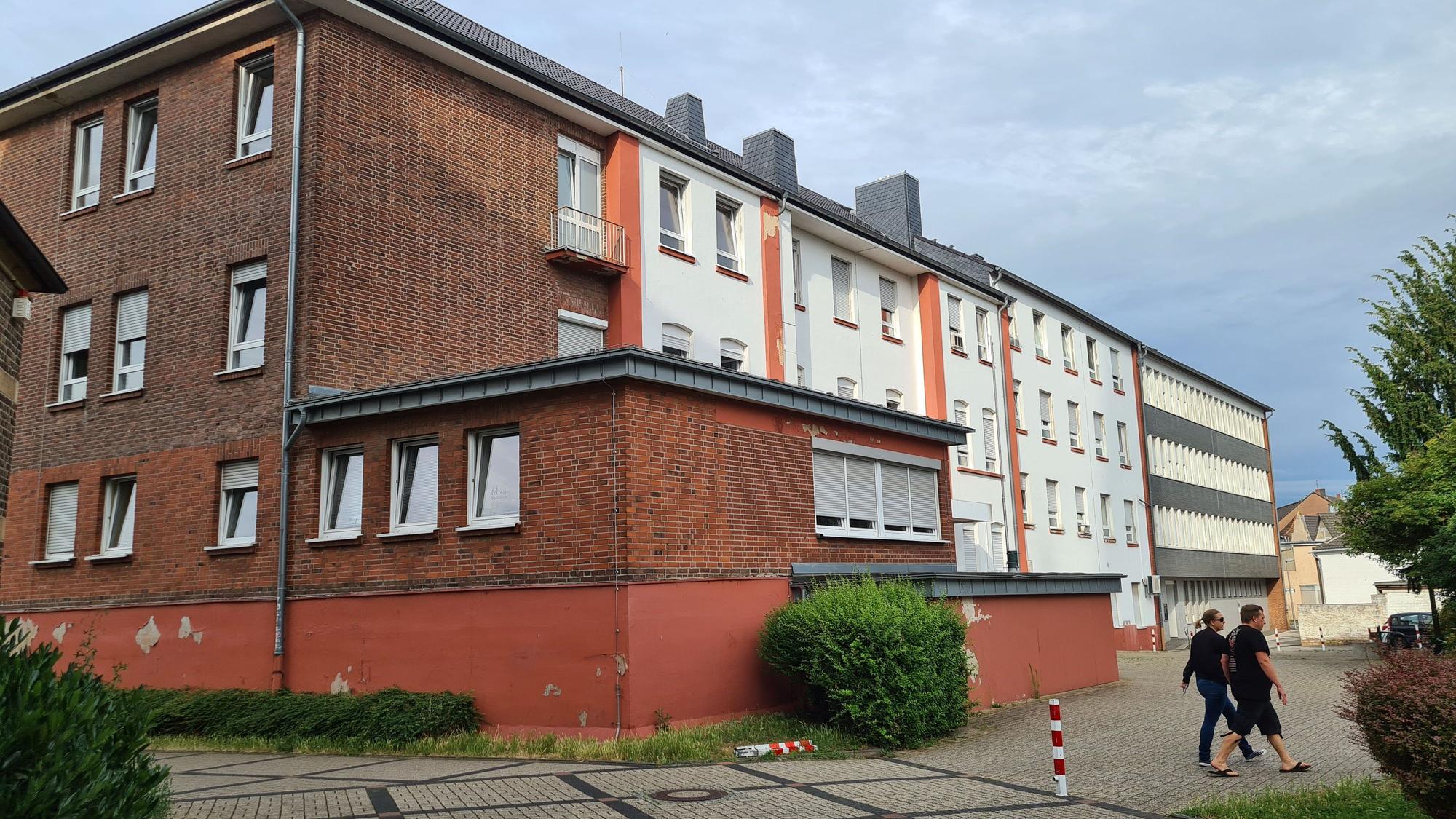 Das Bild zeigt das Gebäude des St.-Hubertus-Stifts.