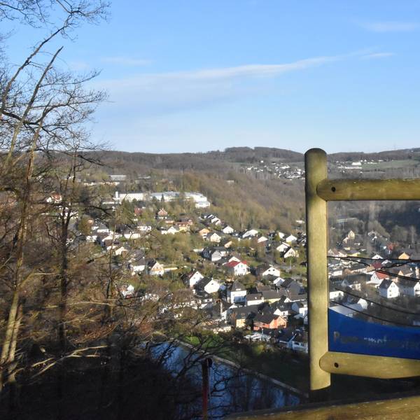 Blick auf Herchen vom Erlebnisweg.