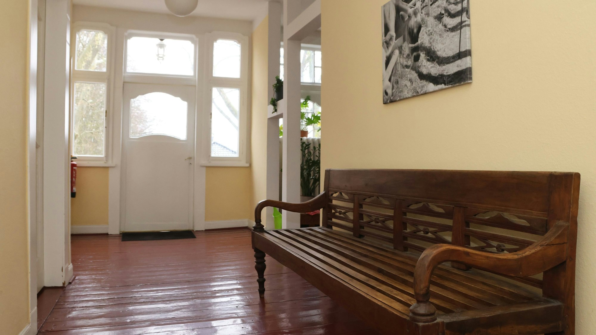 Der Flur mit alten Holzdielen in der Winterschule Waldbröl.