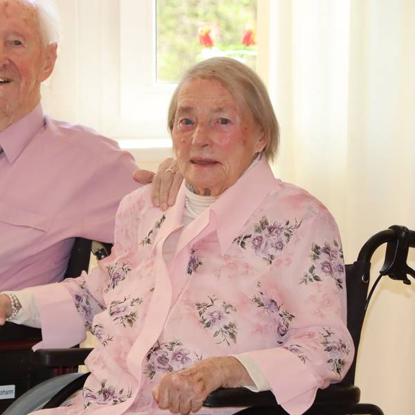 Das Bild zeigt Johann und Gertrud Ullrich aus Hürth. Beide sind seit 75 Jahren verheiratet.