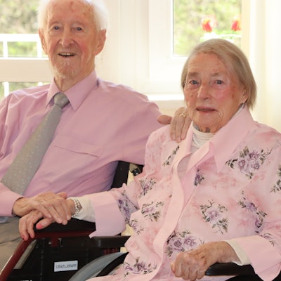 Das Bild zeigt Johann und Gertrud Ullrich aus Hürth. Beide sind seit 75 Jahren verheiratet.