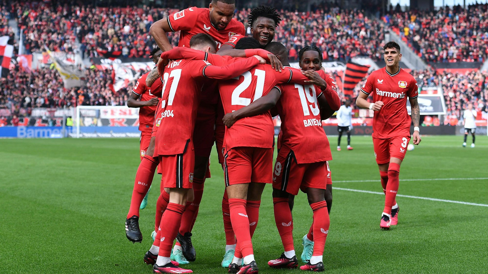 Fußball 1. Bundesliga 27. Spieltag Bayer 04 Leverkusen - Eintracht Frankfurt am 08.04.2023 in der BayArena in Leverkusen Torjubel / Jubel / Tor zum 1:0 durch Amine Adli Leverkusen DFL regulations prohibit any use of photographs as image sequences and/or quasi-video. *** Soccer 1 Bundesliga 27 Spieltag Bayer 04 Leverkusen Eintracht Frankfurt am 08 04 2023 in der BayArena in Leverkusen Torjubel Jubel Tor zum 1 0 durch Amine Adli Leverkusen DFL regulations prohibit any use of photographs as image sequences and or quasi video xHDx