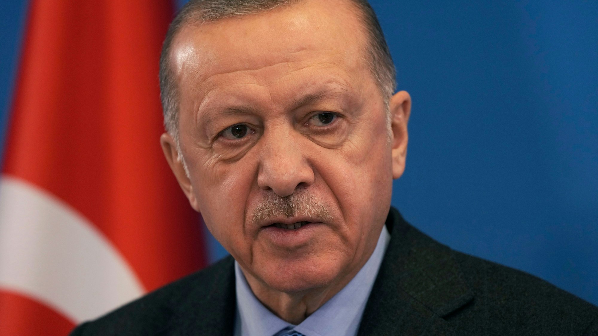 ARCHIV - 24.03.2022, Belgien, Brüssel: Recep Tayyip Erdogan, Präsident der Türkei, nimmt an einer Pressekonferenz nach dem Nato Sondergipfel im Nato Hauptquartier teil.