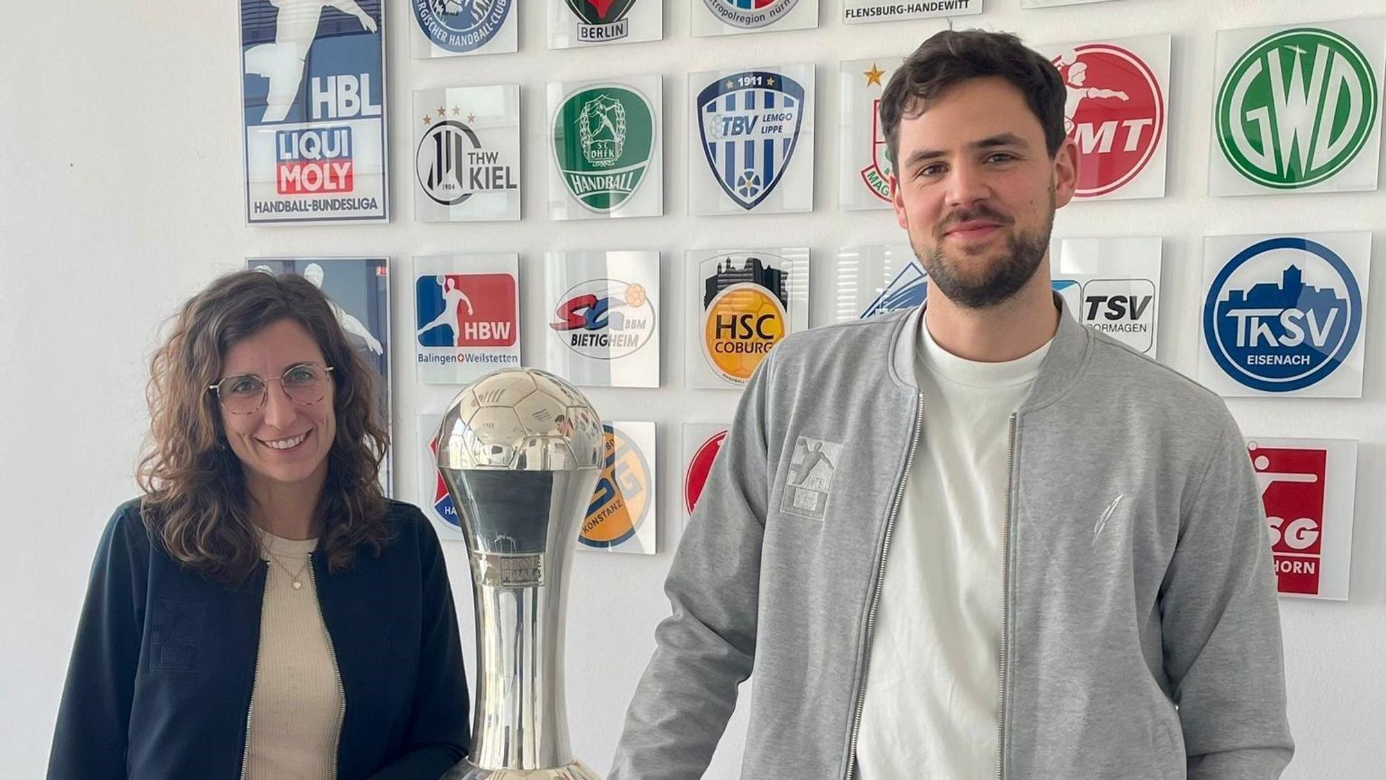 Mareen Milse und Daniel Koenen mit dem DHB-Pokal