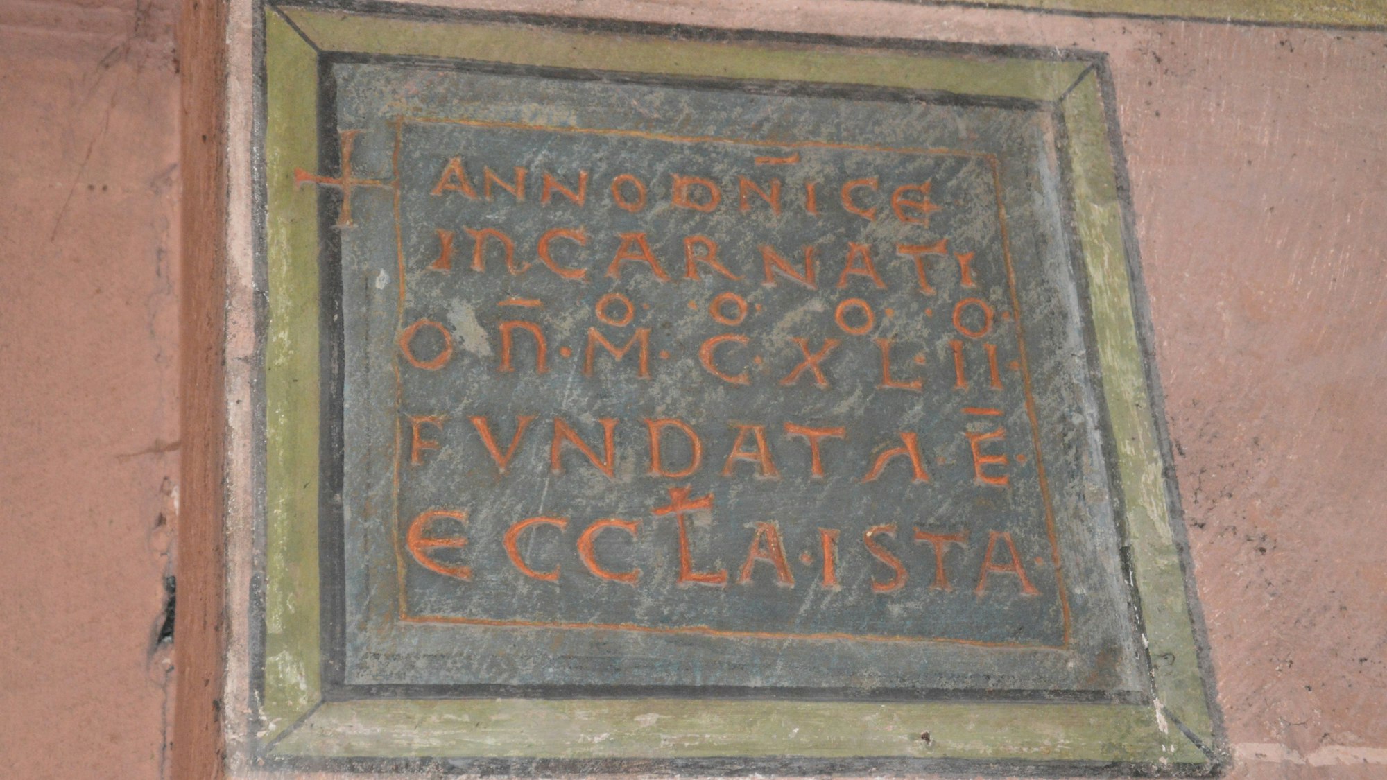 Der Grundstein für die neue Klosterkirche wurde 1142 gelegt und ist heute noch in der Basilika zu sehen.