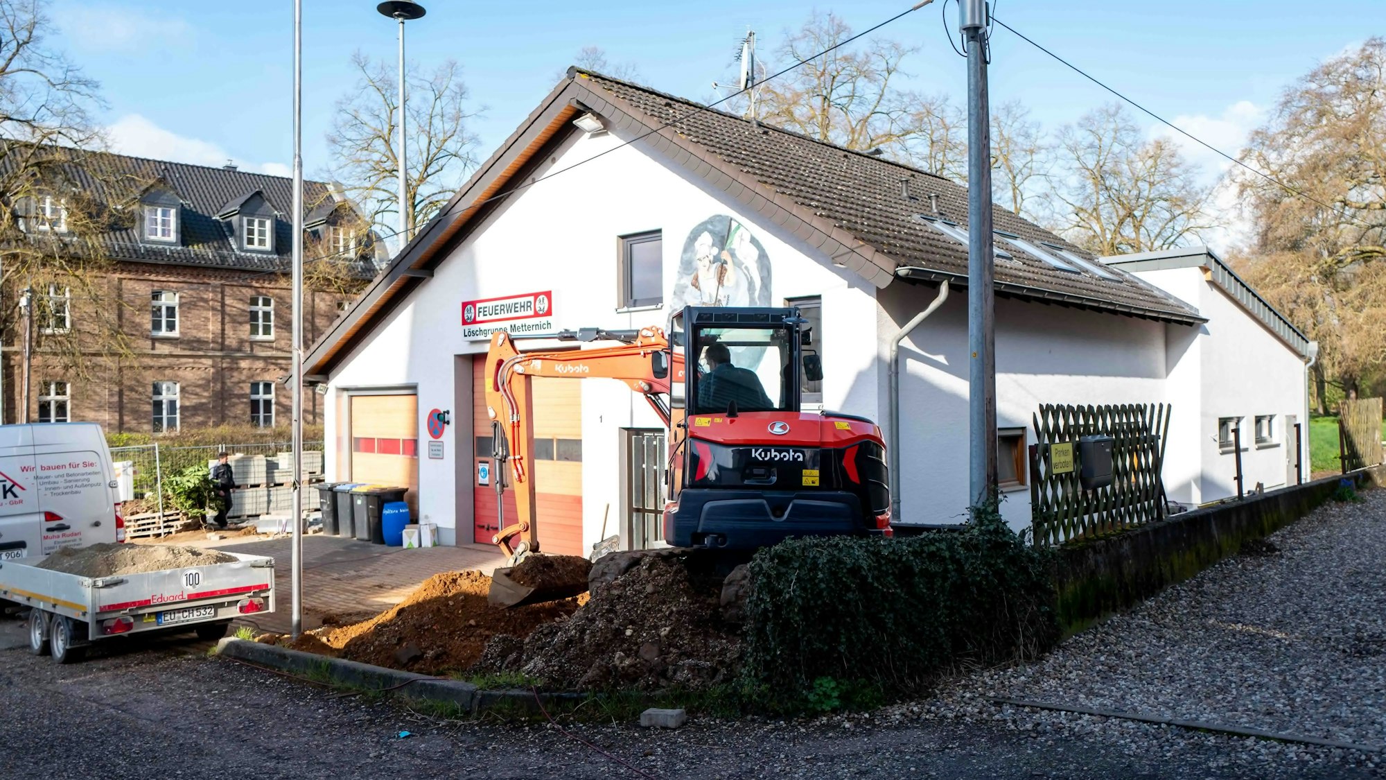 Es ist das Feuerwehrgerätehaus in Metternich zu sehen.