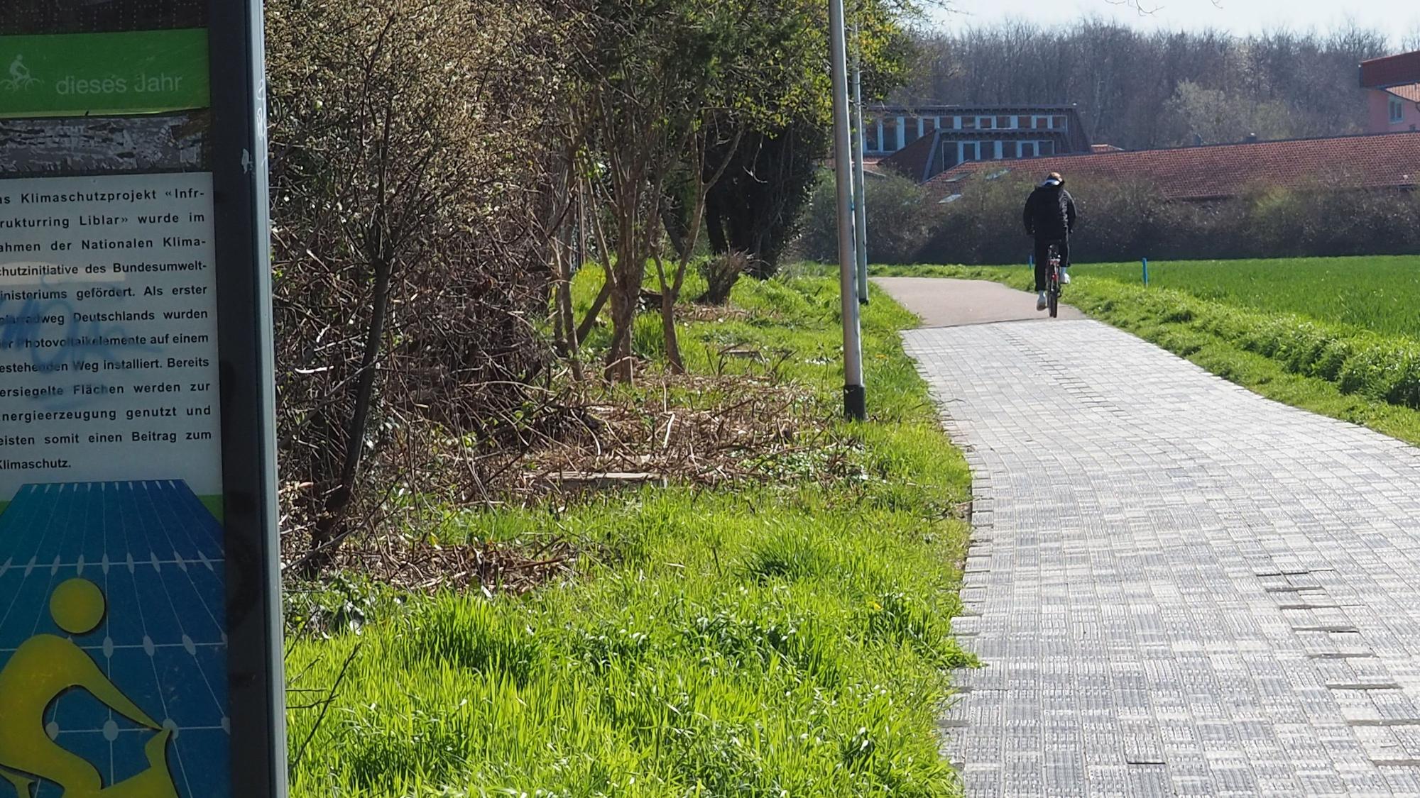 Solarradweg in Erftstadt-Liblar in schlechtem Zustand
