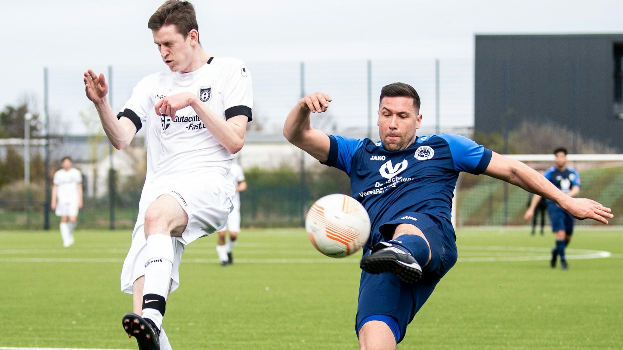 Fußballspieler Dominik Hochgürtel aus Roitzheim erzielte beim 3:1-Sieg ein schönes Tor.