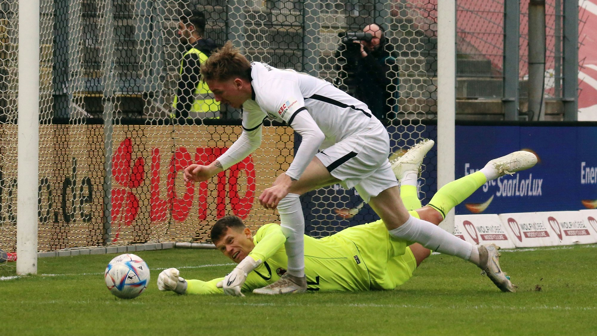 Kevin Rauhut bei einer seiner Paraden gegen Elversberg.